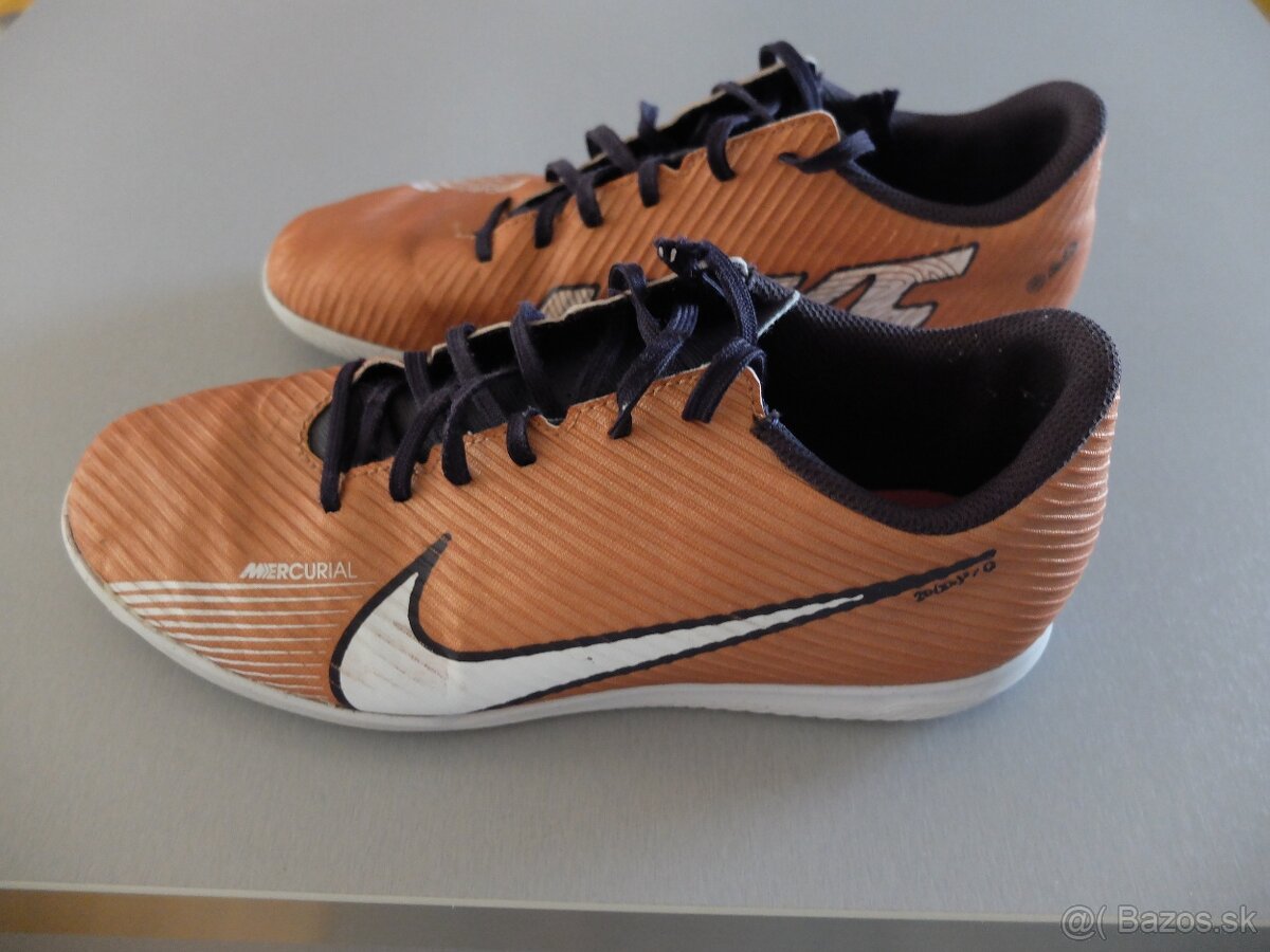 Halovky Nike 40,5
