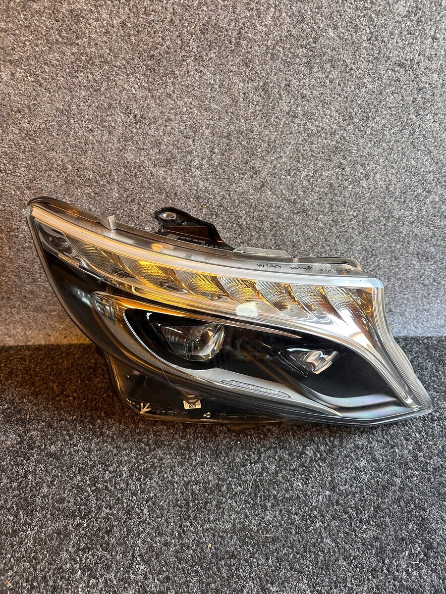 Svetlo Mercedes V-class W447