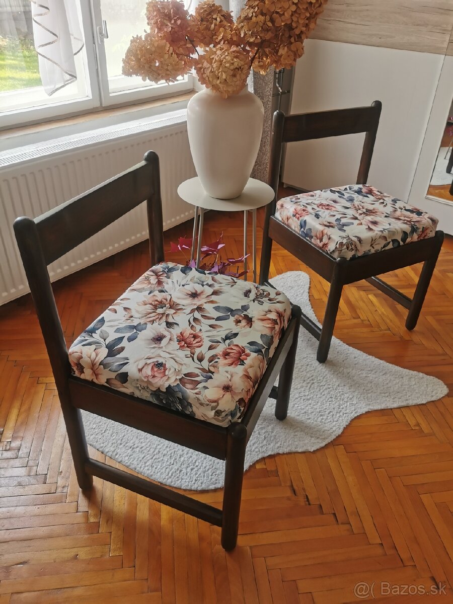 Vintage kvetinové stoličky