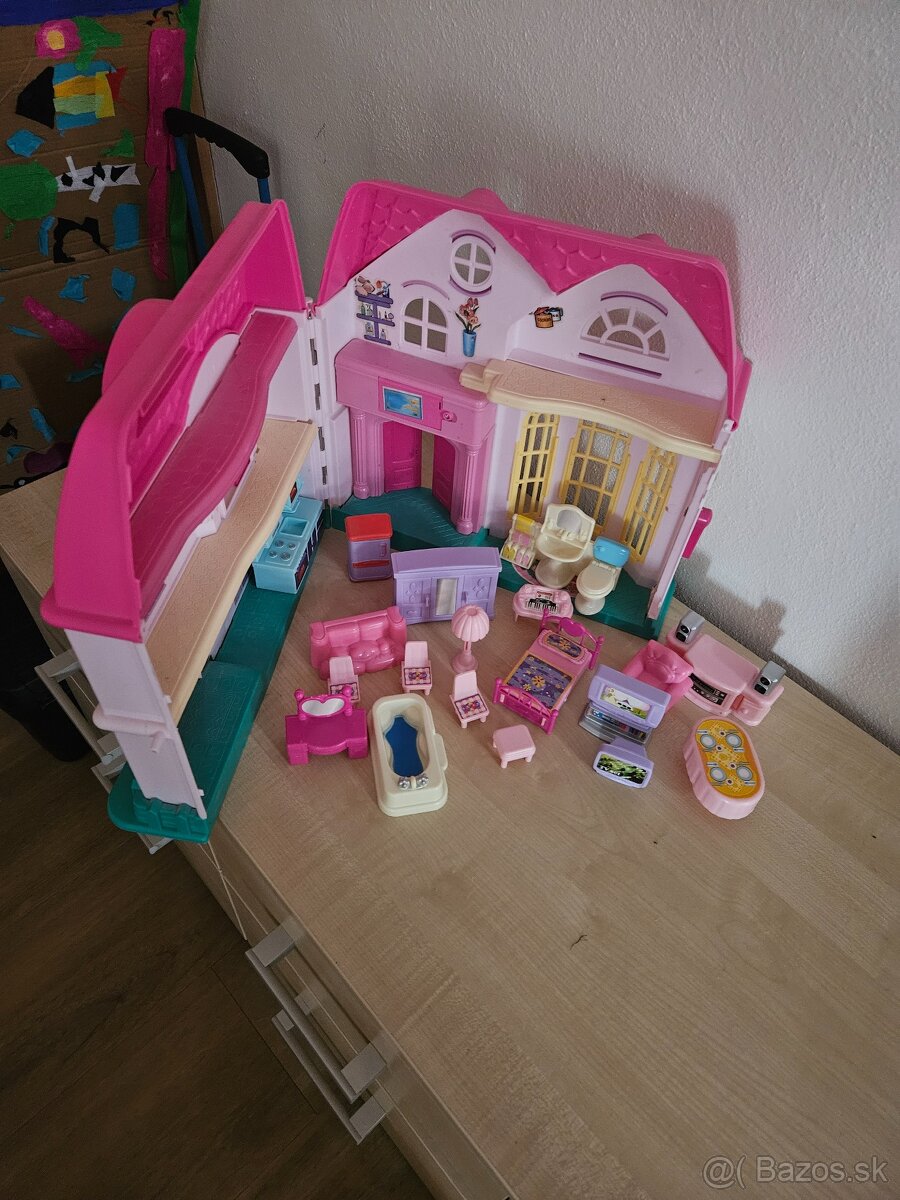 Kozmeticky stolik + domcek