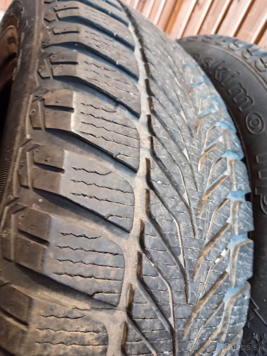 Predám pneumatiky 215/60/R16 zimné