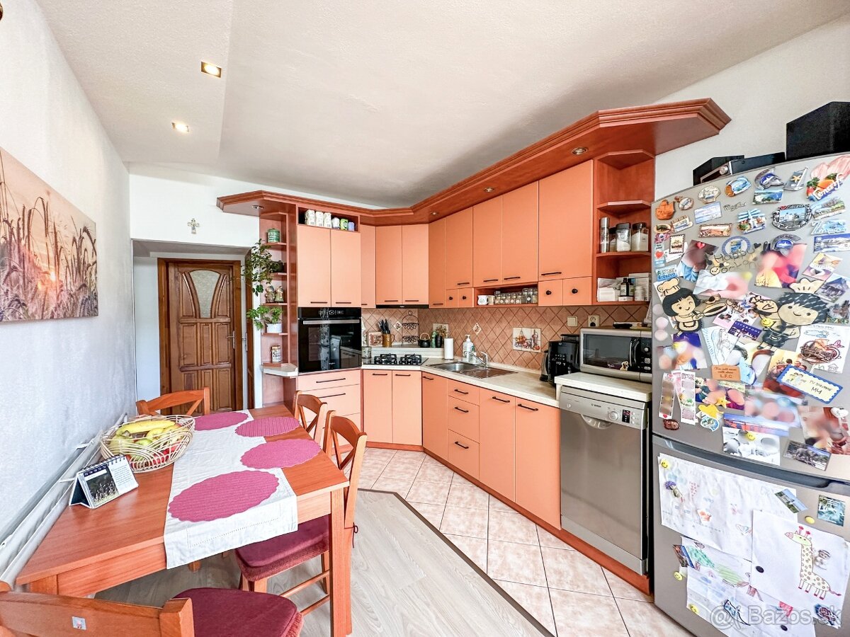 Krásny 4 izbový byt v meste Žarnovica (ul. F. Kráľa)