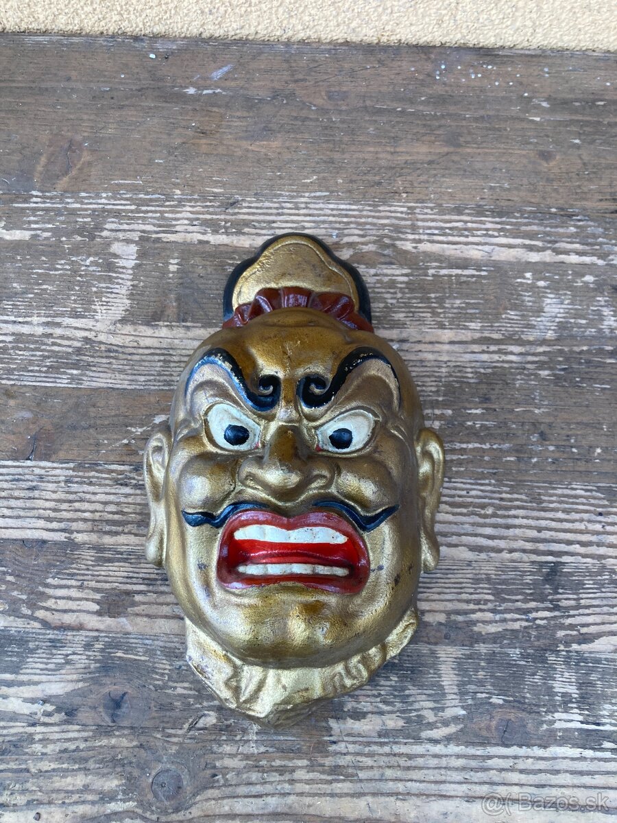 Stará litinová maska