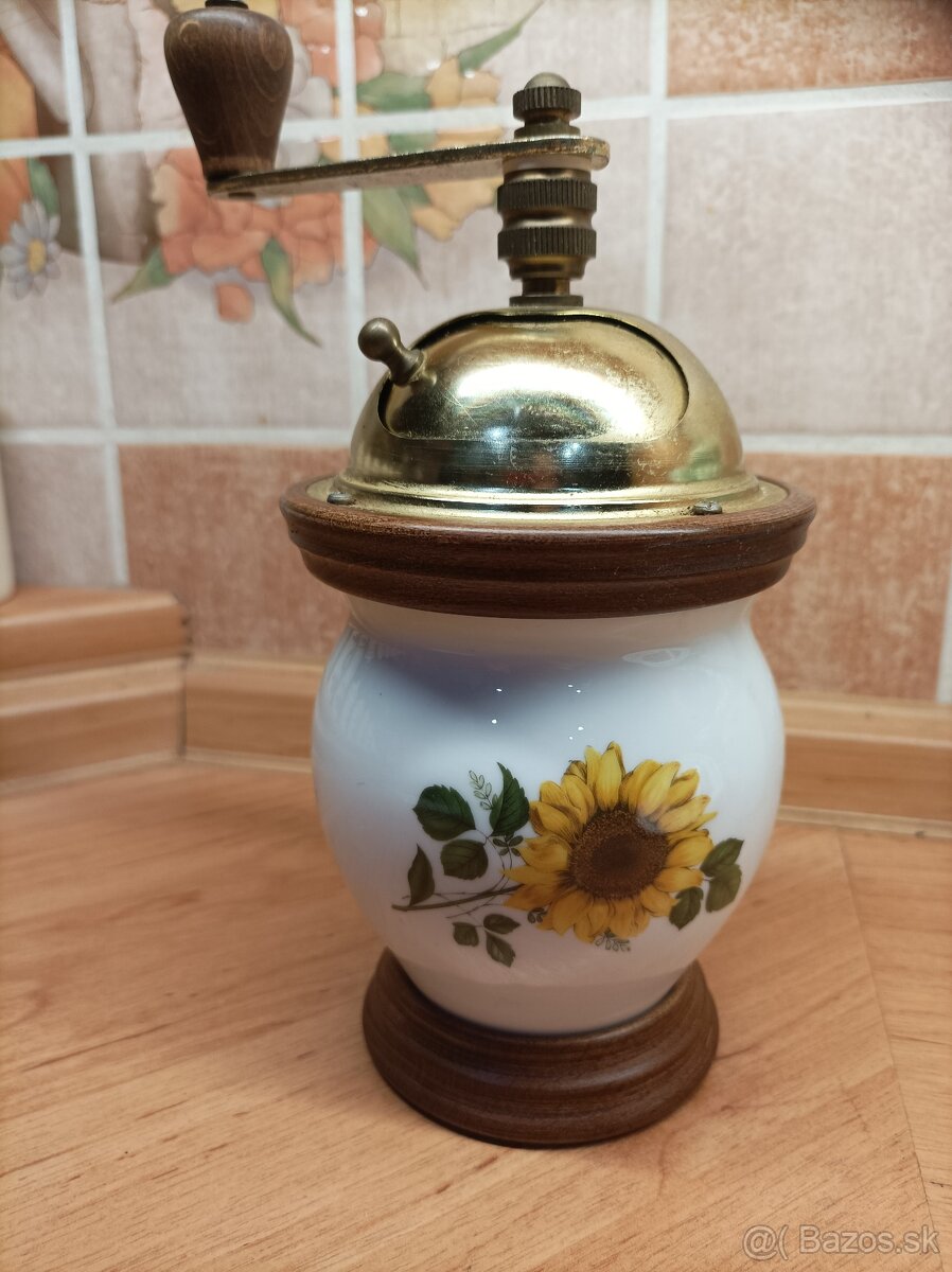 Porcelánový mlynček