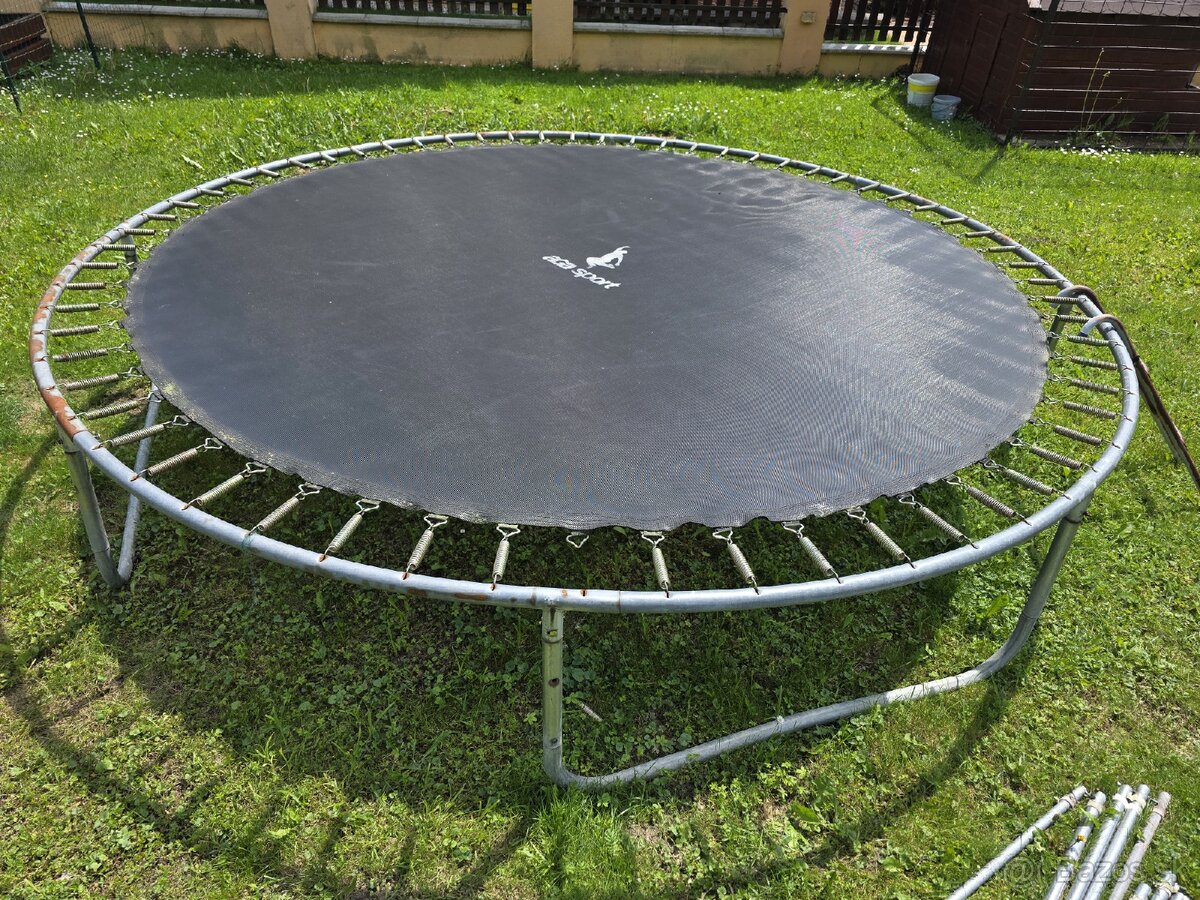 Plachta na trampolínu