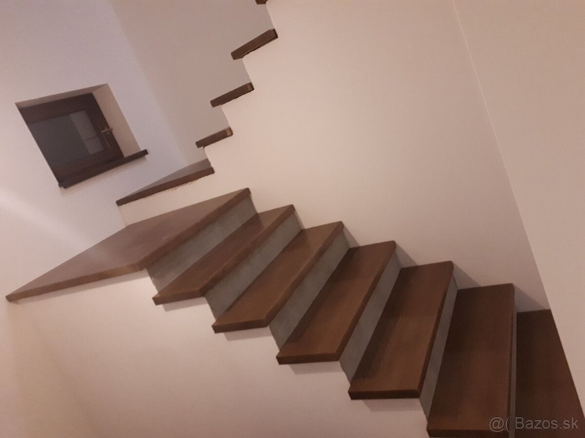 Stupnice schodnice nástupnice schody buk