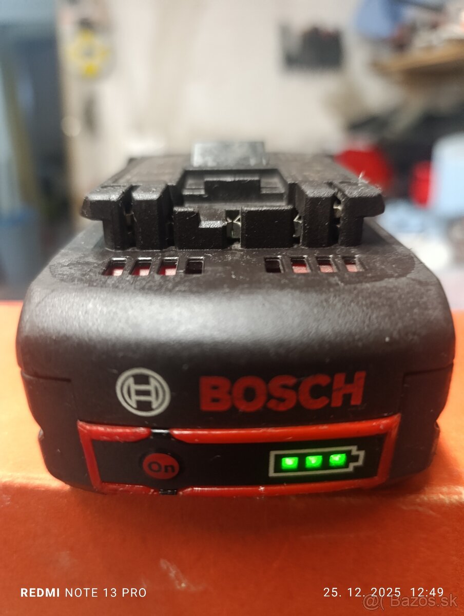 Bosch 18v 5Ah batéria a nabijacka