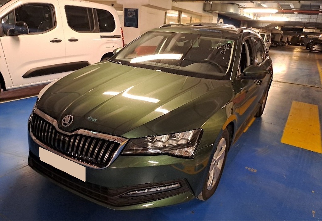 Škoda Superb 2021 2.0TDi zelený, VirtualCockpit, odpočet DPH