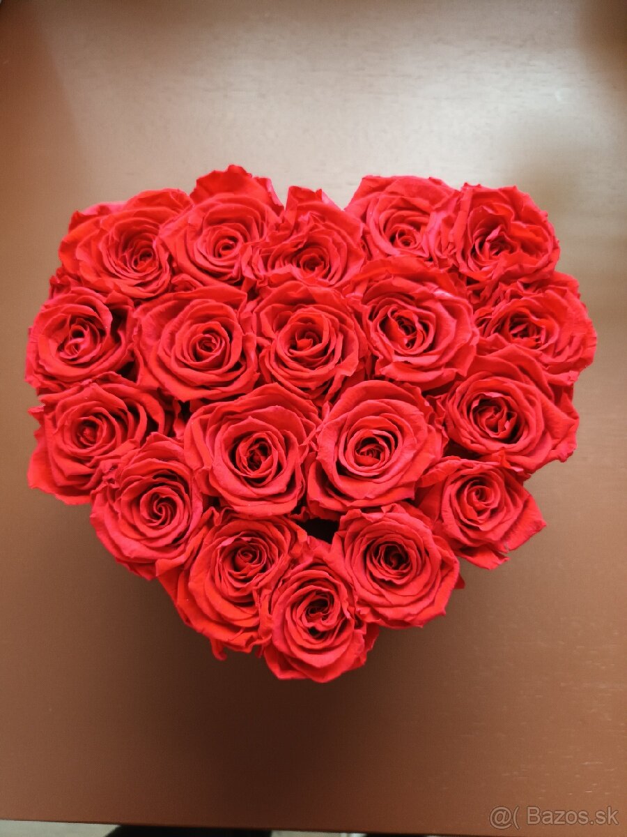 Srdce z večných ruží.