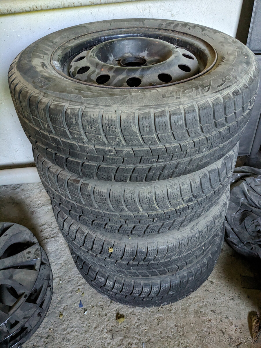 Plechové disky R15 - 5x114,3 so zimnými pneu + puklice