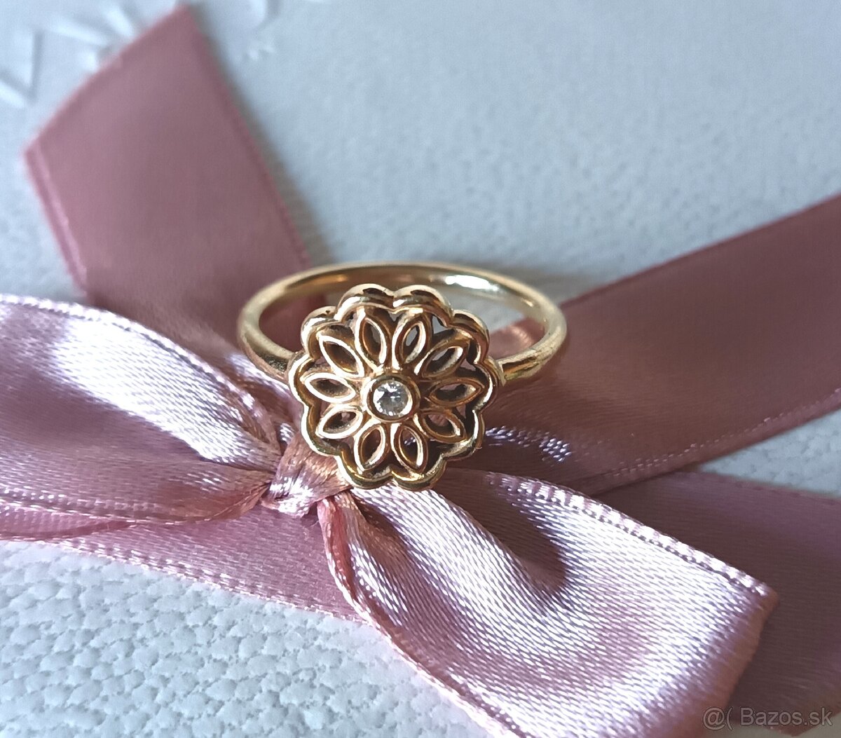 Pandora fresia gold v54 s diamantom