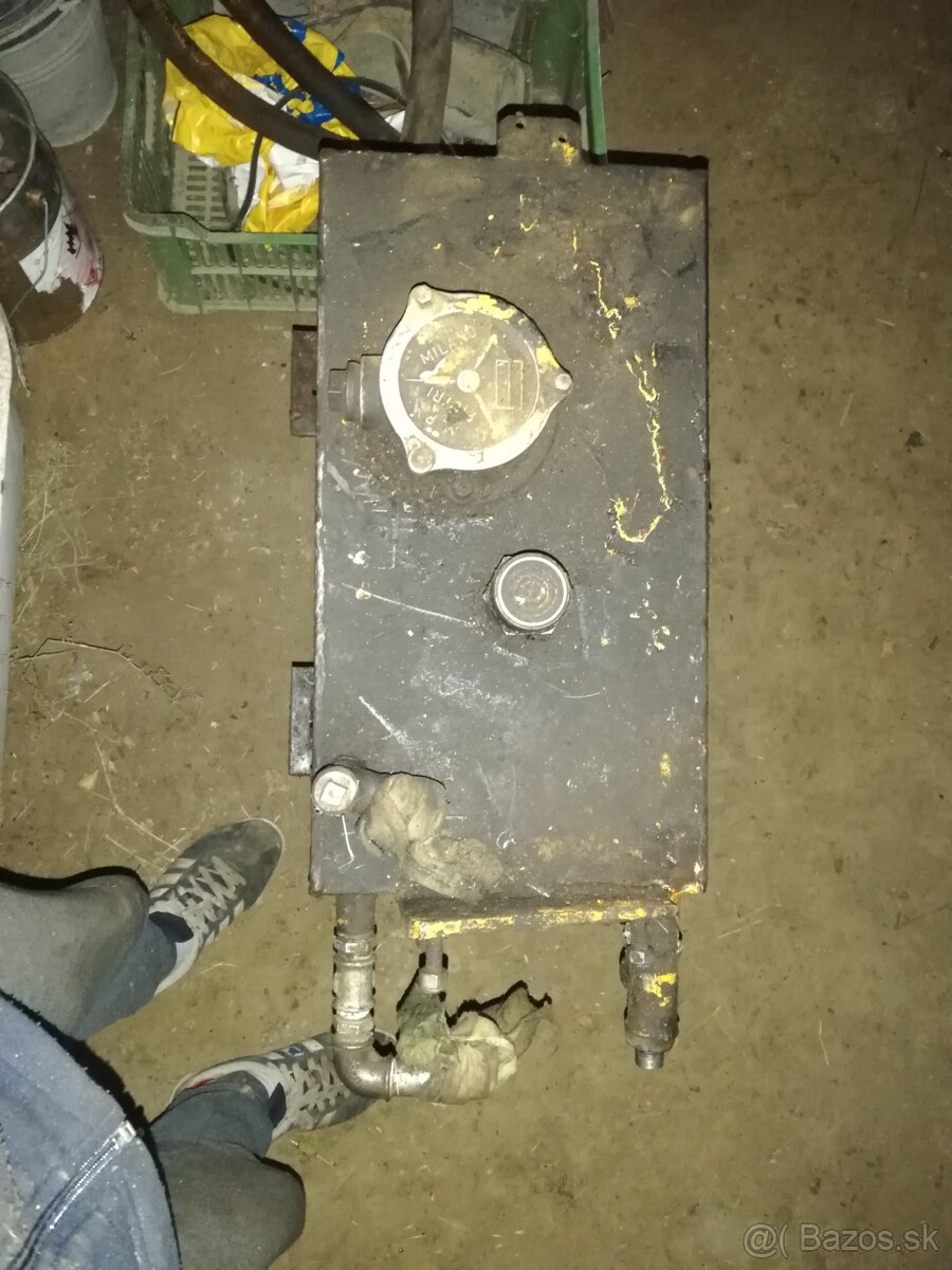 Hydraulicka nádrž