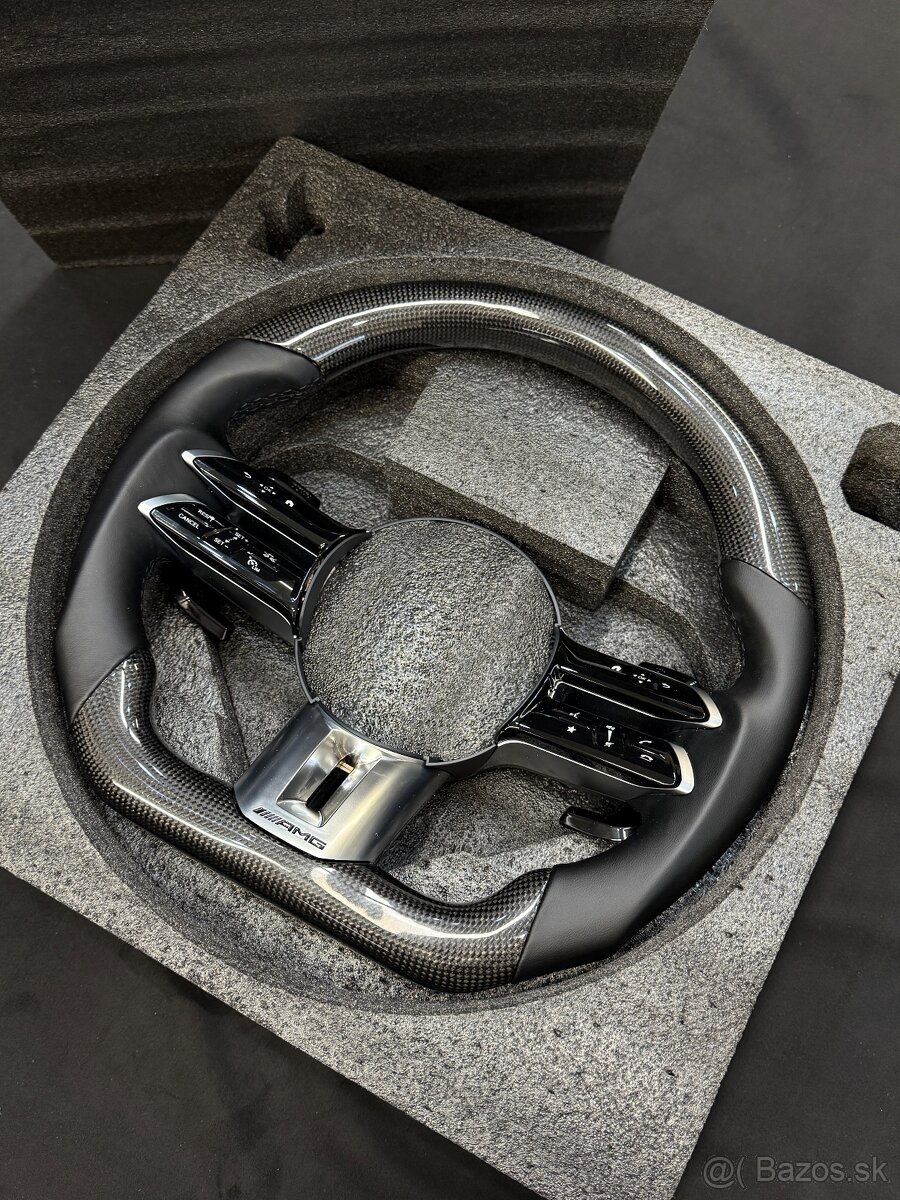 karbonovy tvarovany volant mercedes