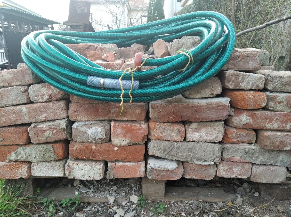 Predám pálené tehly.
