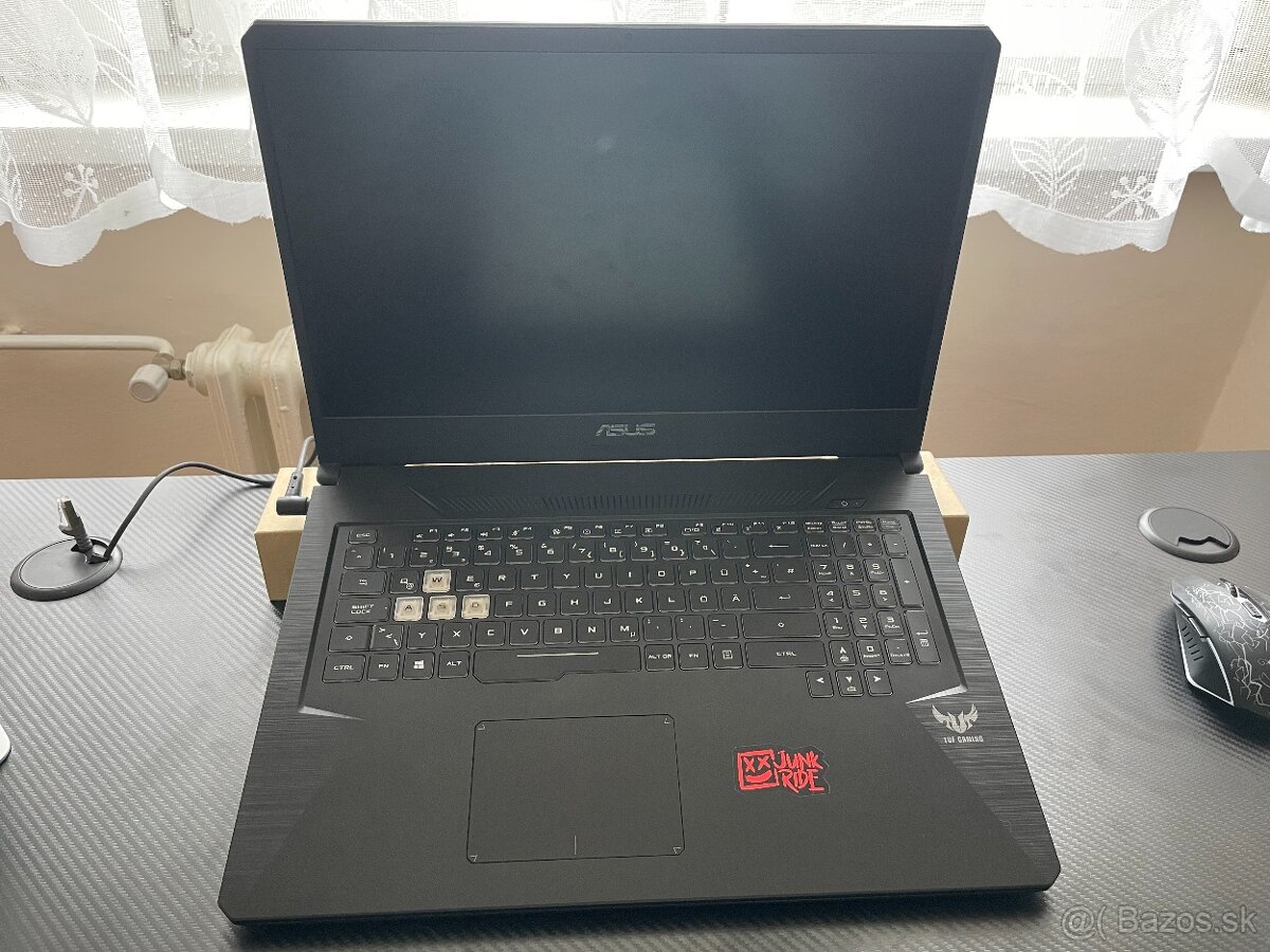 ASUS TUF GAMING 17"