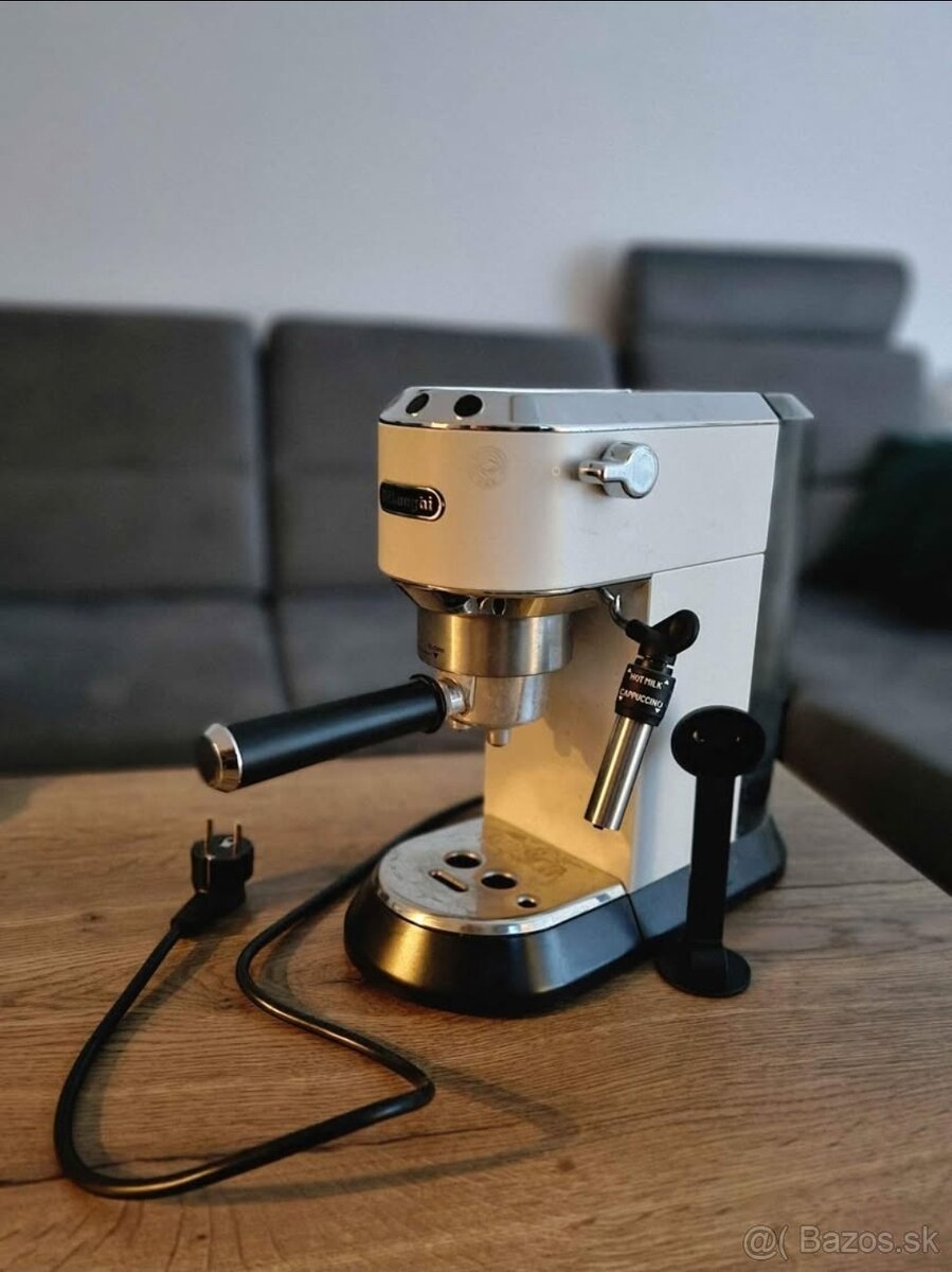 Pákový kávovar Delonghi
