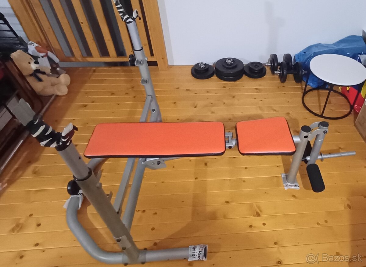 Lavička na bench press a nohy