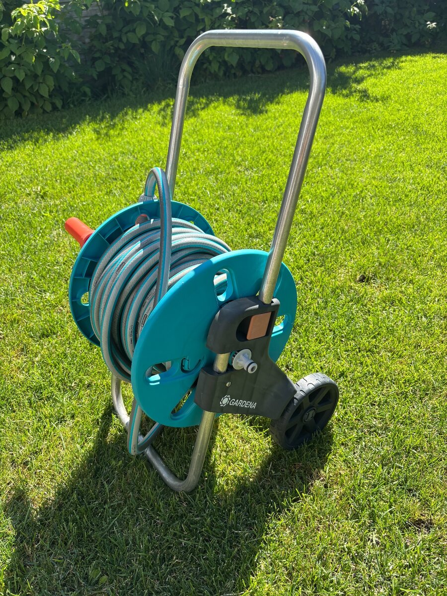Predam Gardena vozik a hadicu