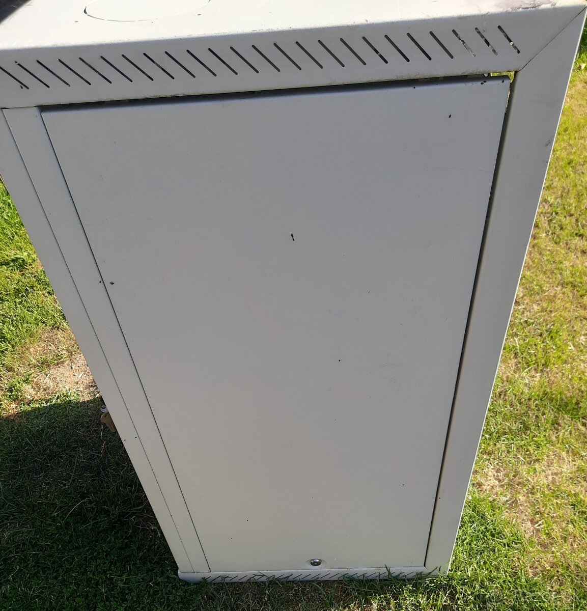 Rack dátový rozvádzač