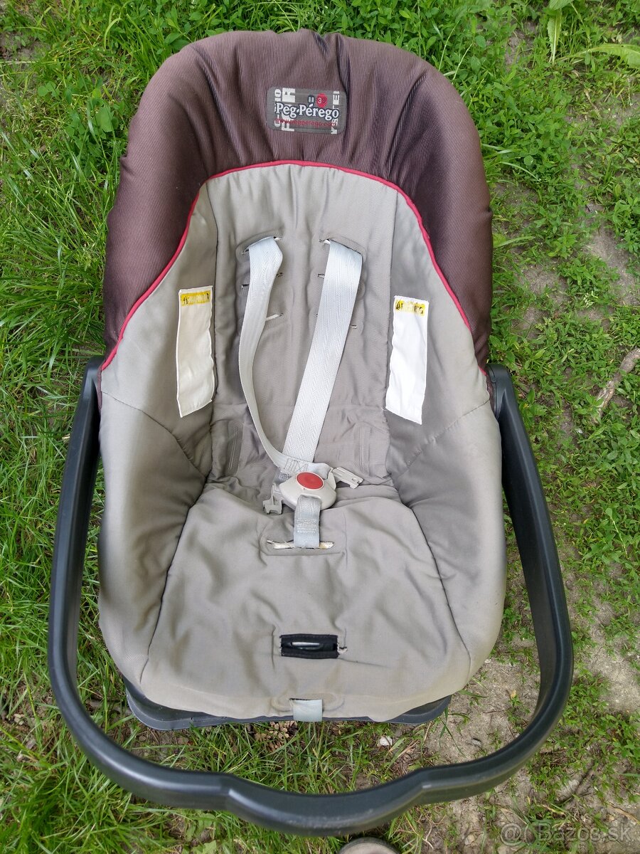 Detská sedačka vajíčko Peg Perero so základňou