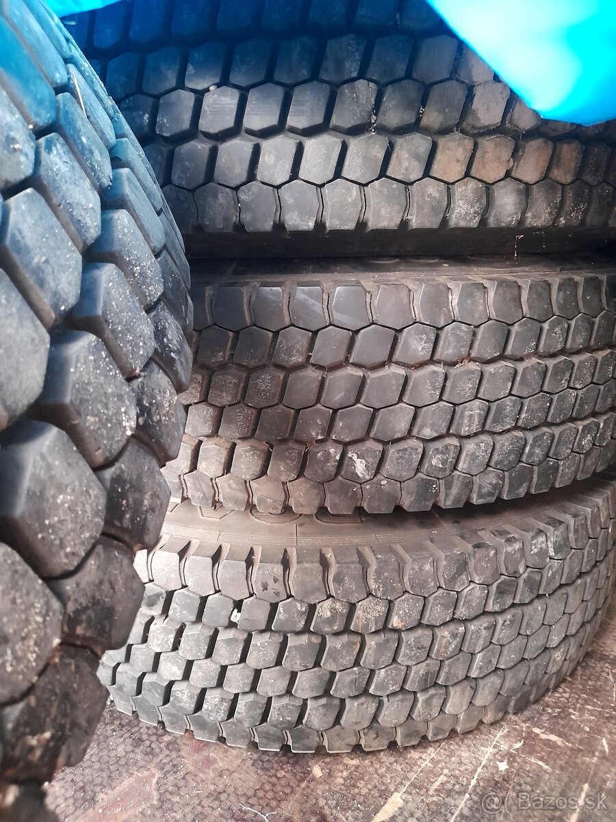 Pneu 295/80 R22,5