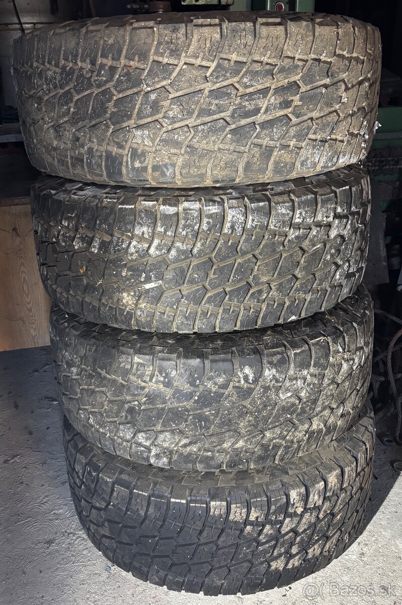 Pneumatiky LT 325/65 R18 121/118 S 8 PR