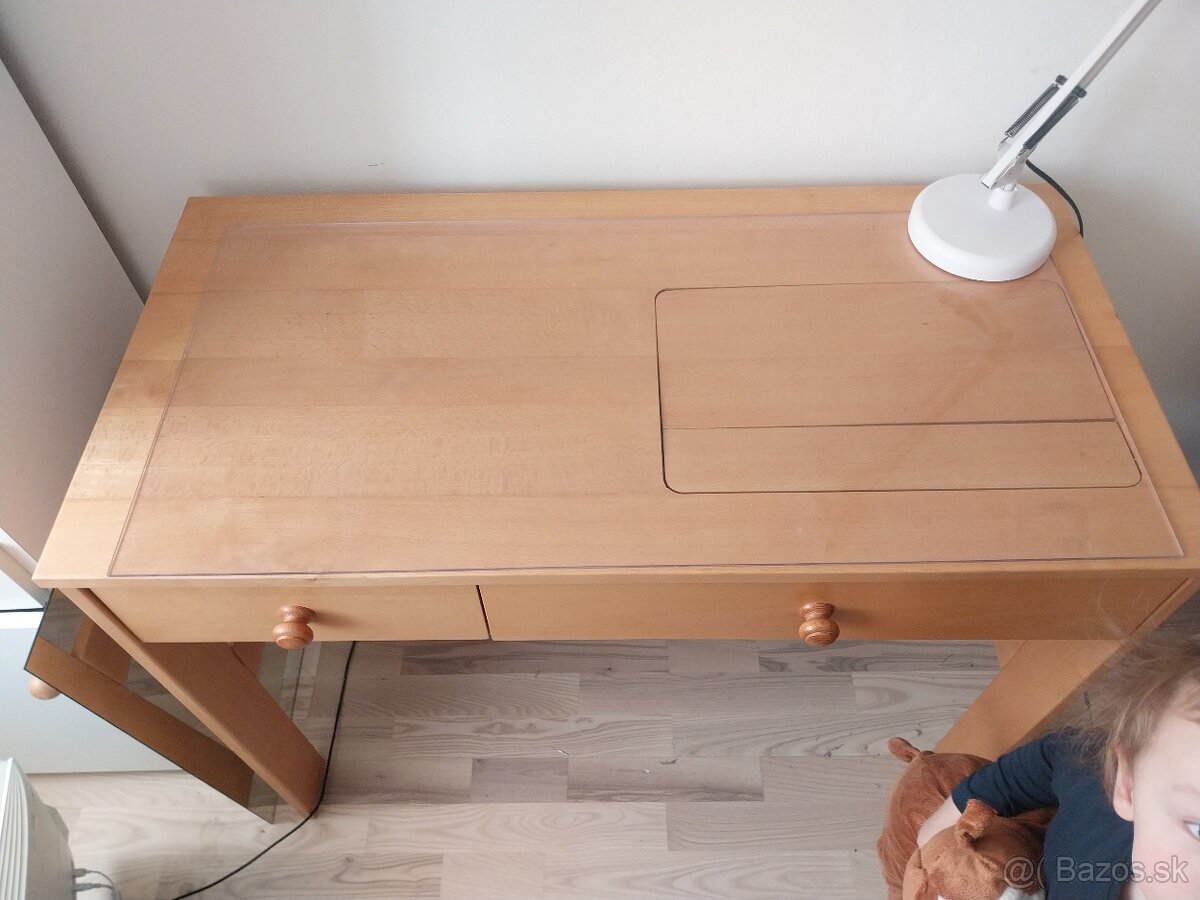 Šijací stôl k tomu stroj grátis