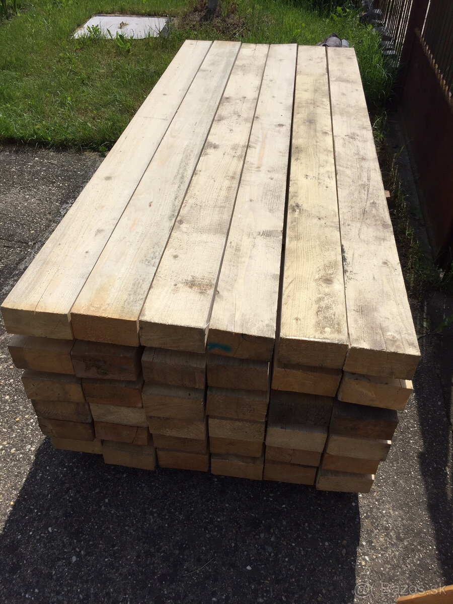 Hranoly, drevo, rezivo, stavebný materíal