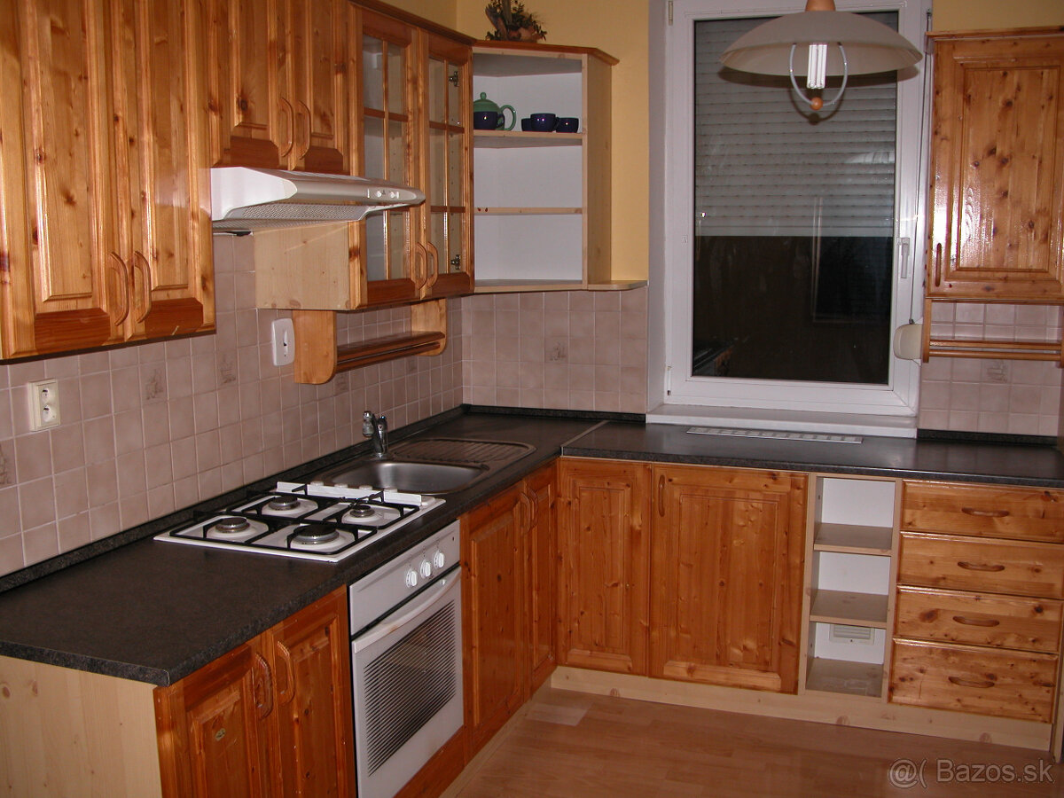 Dam do dlhodobeho prenajmu slnecny 3-izbovy byt v Skalici.