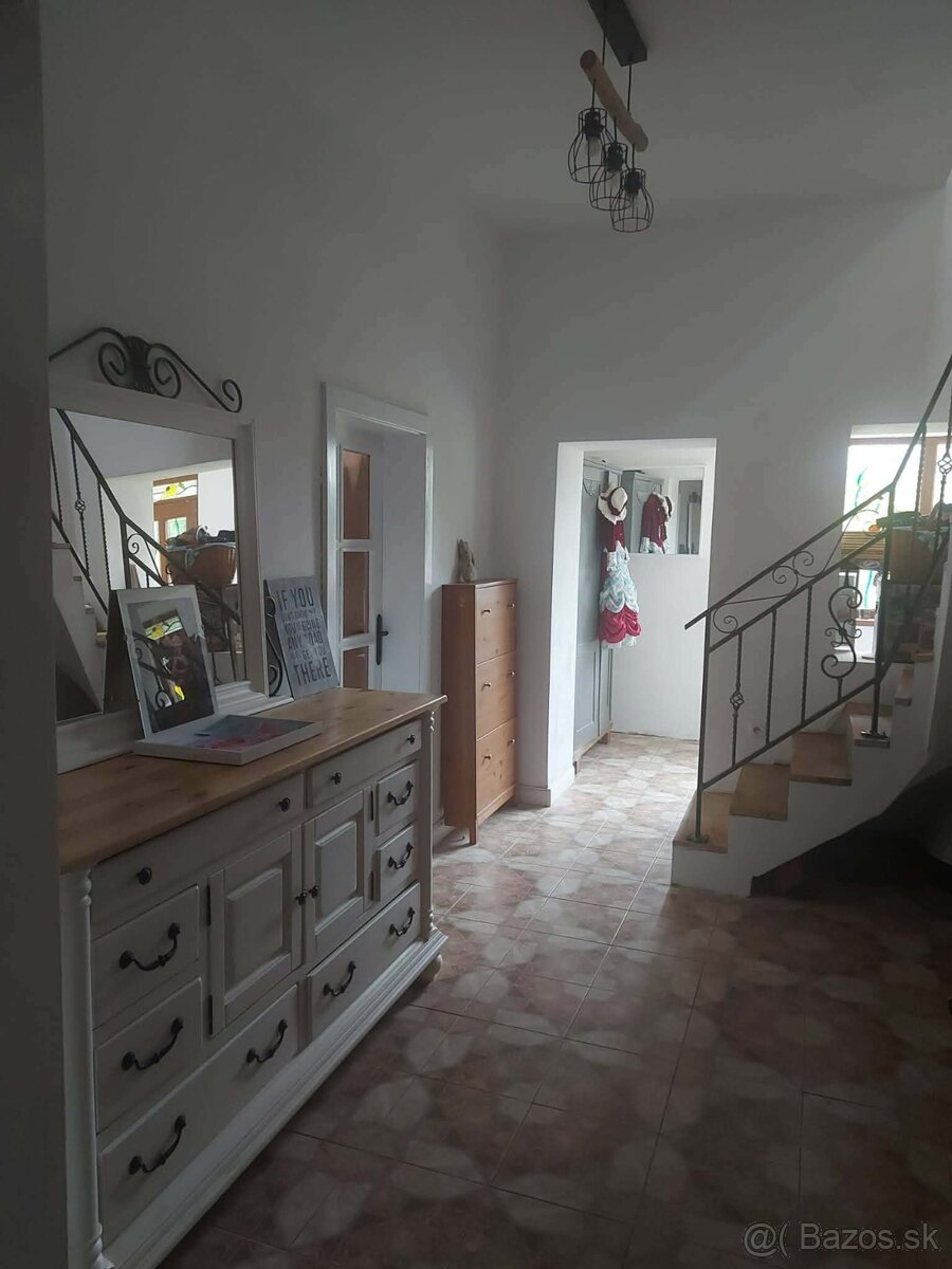 Velky vidiecky dom s pozemkom 1200m