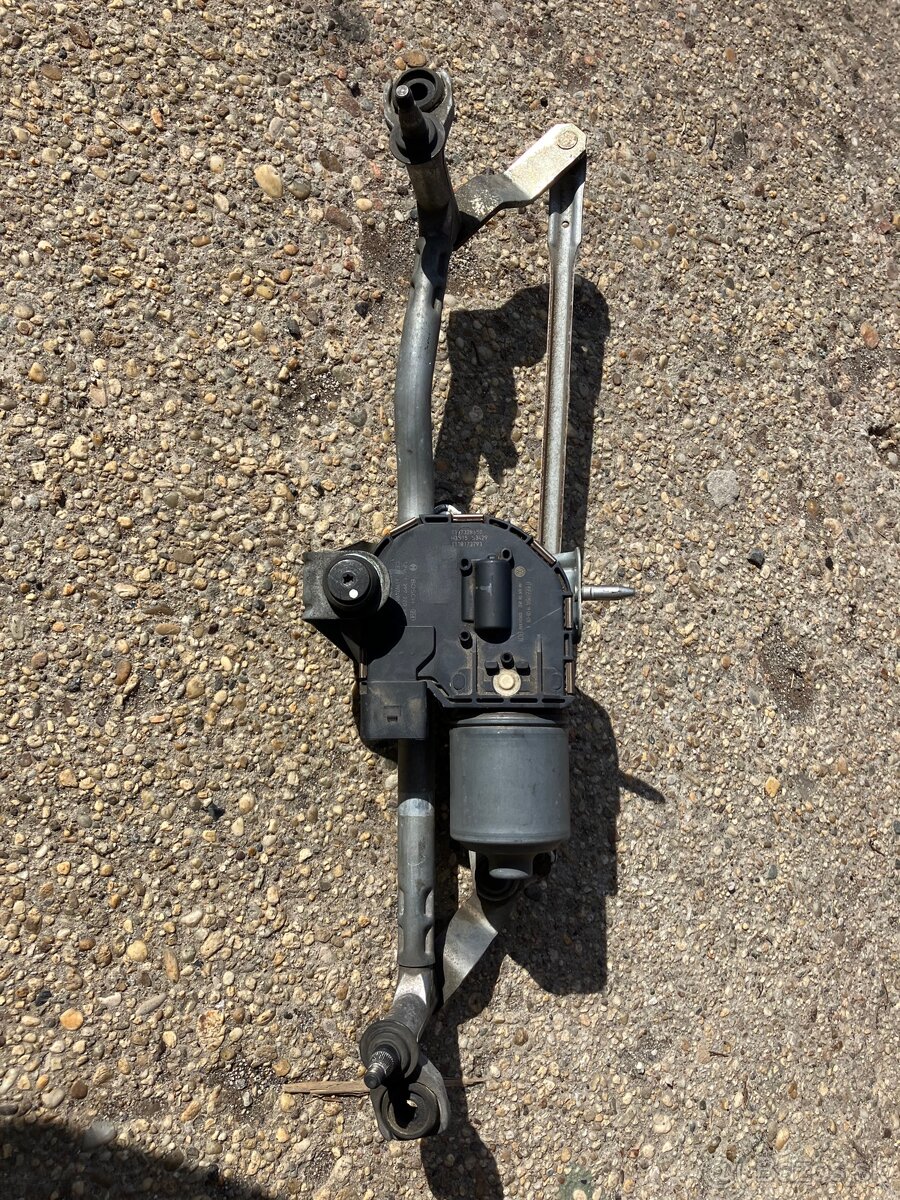 Motorček a pantograf stieračov volkswagen Caddy 2012