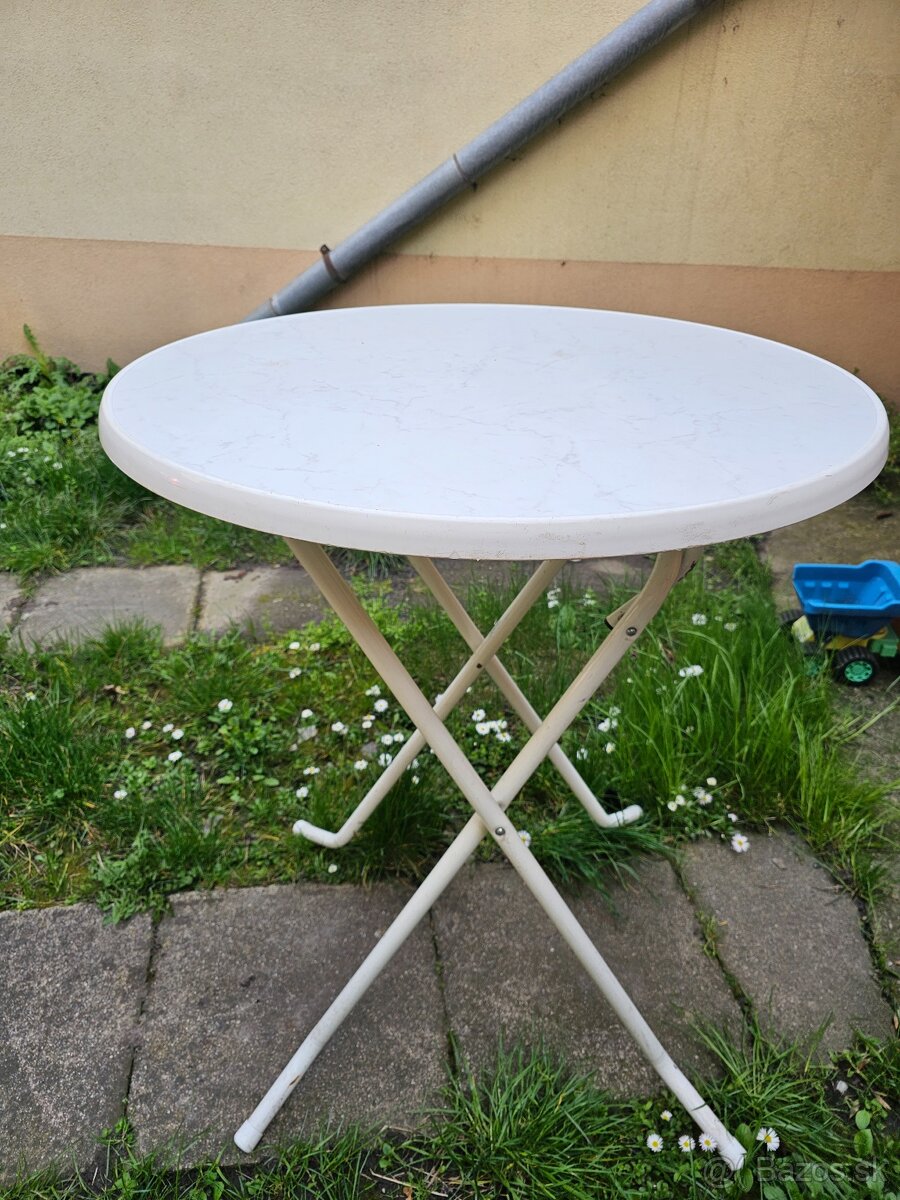Veľké a stabilné Standby stoly - skladacie, 17ks