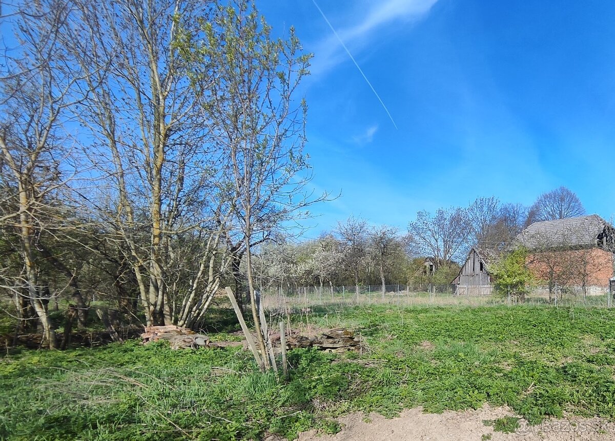 Predaj stavebného pozemku vo výmere 1230 m2