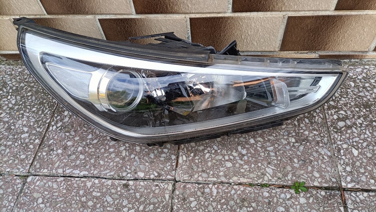 Predám pravé predné svetlo Hyundai i 30