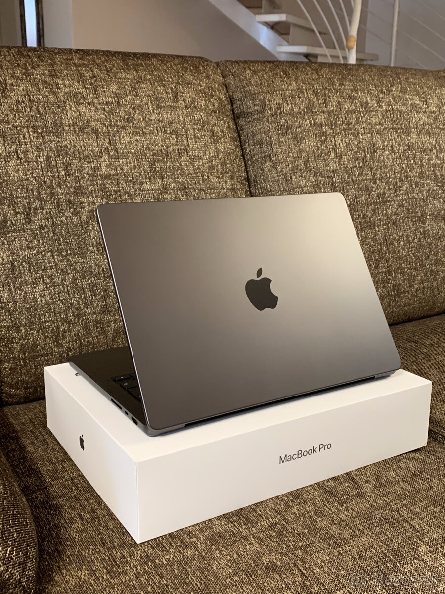 MacBook Pro 14" M3 PRO SK 2023 Vesmírne čierny