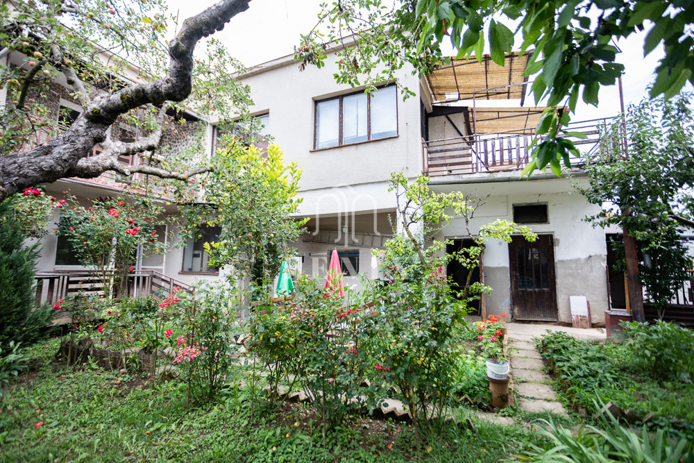 3-generačný rodinný dom s obrovským potenciálom - Košice-Krá