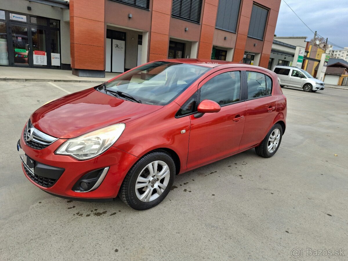 Opel Corsa 1.2 16V 63kw 2013 Facelift Garážované