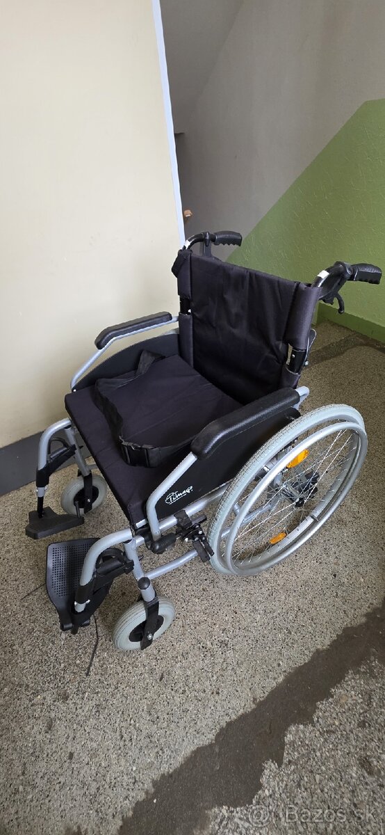 Pozor znížená cena .Predám invalidný vozík