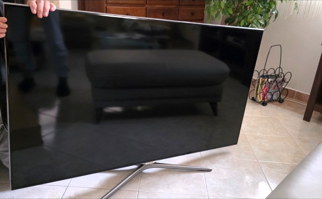 Samsung smart TV 140 uhlopriečka