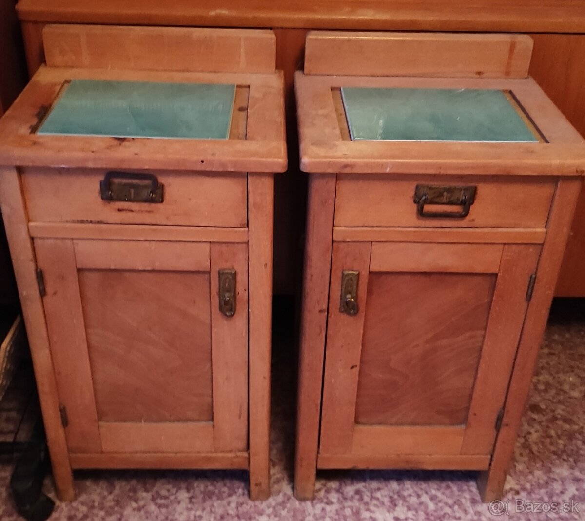 Starožitné nočné stolíky