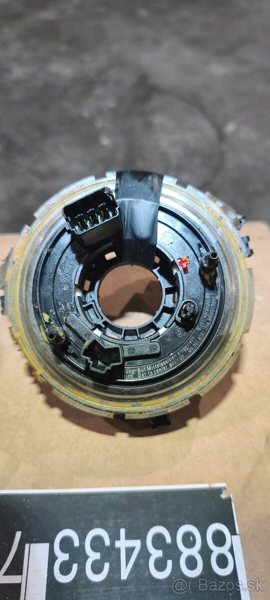 Audi A4 B7 snímač uhlu volantu( slimák )