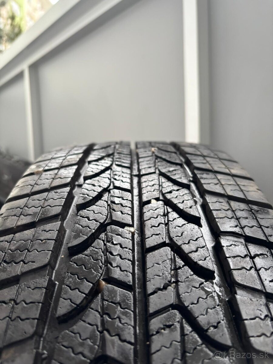 Zimná pneu Goodyear 215/70r15c ako nová 10mm dezén