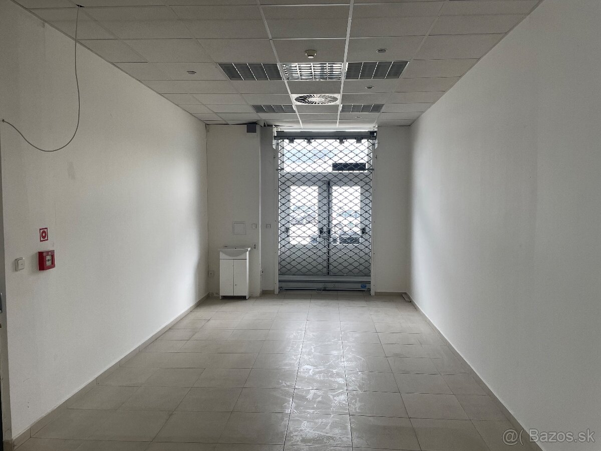 Obchodný priesor na prízemí LIVING CENTRA, Solinky, Žilina