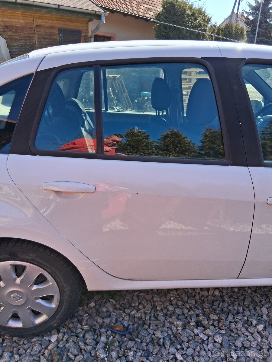 Predam zadne polujazdcove dvere na renault Thália rok 2011