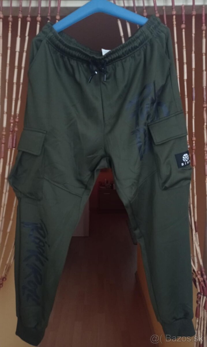 Štýlové slim fit tepláky.panske