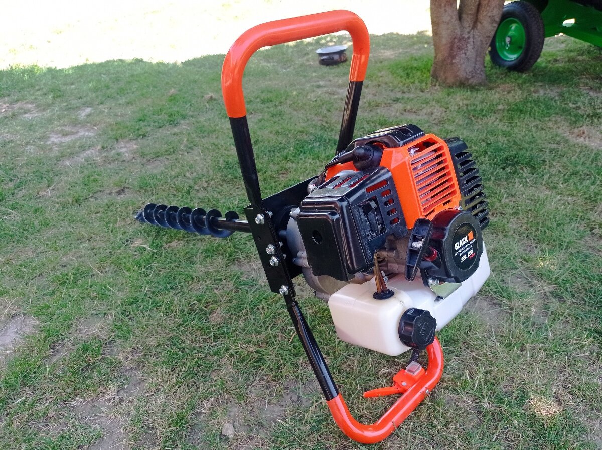 Motorový pôdny zemný vrták BLACK