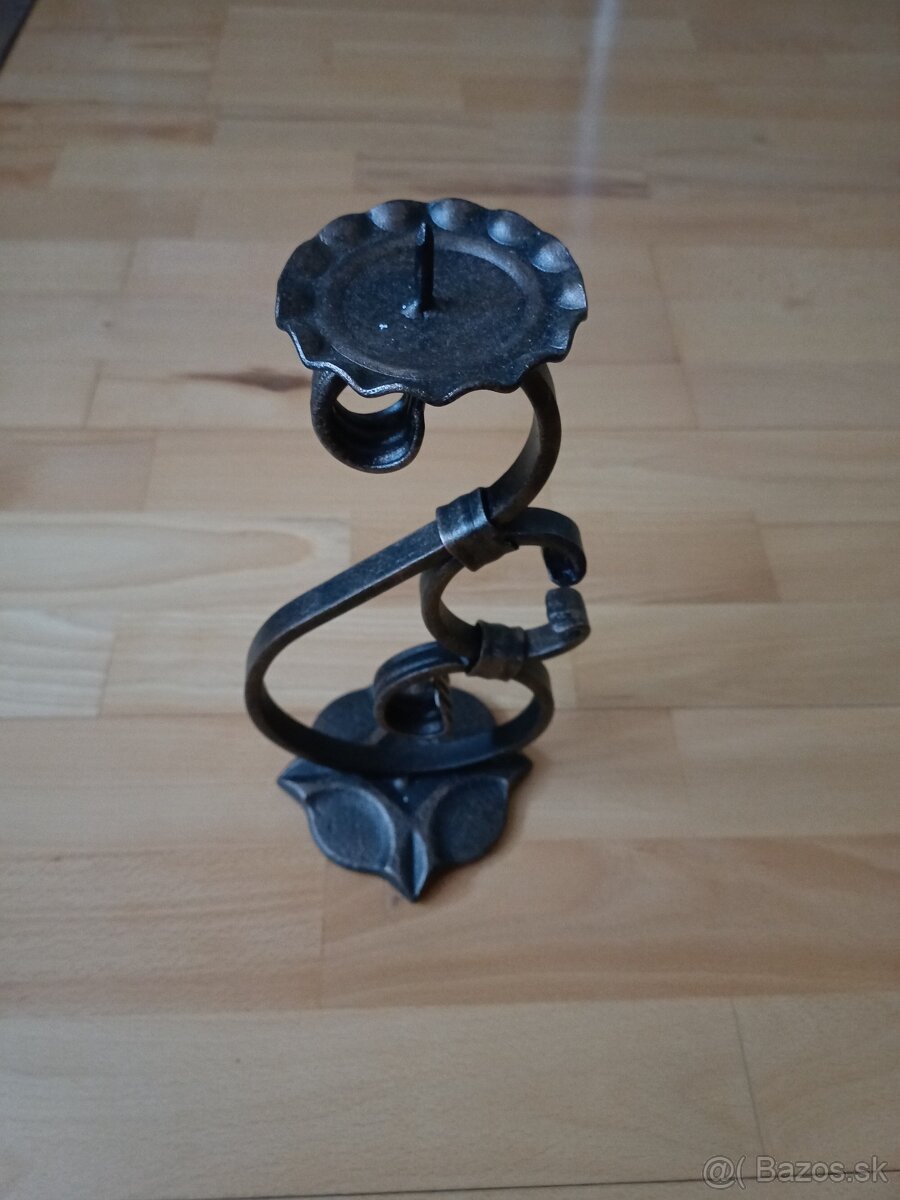 Kovaný svietnik model 67
