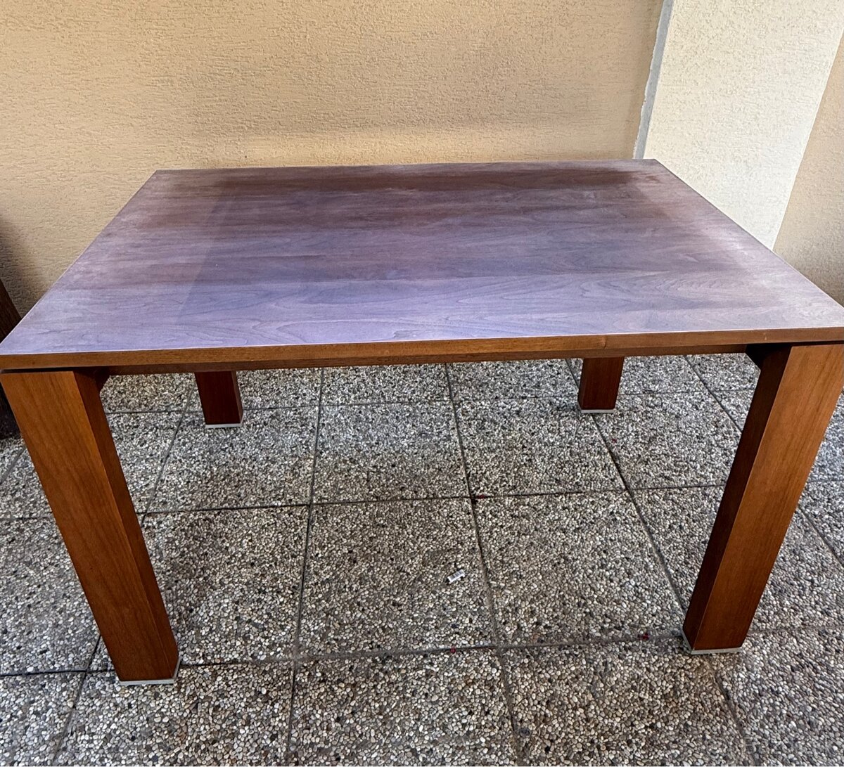 Jedálenský stôl