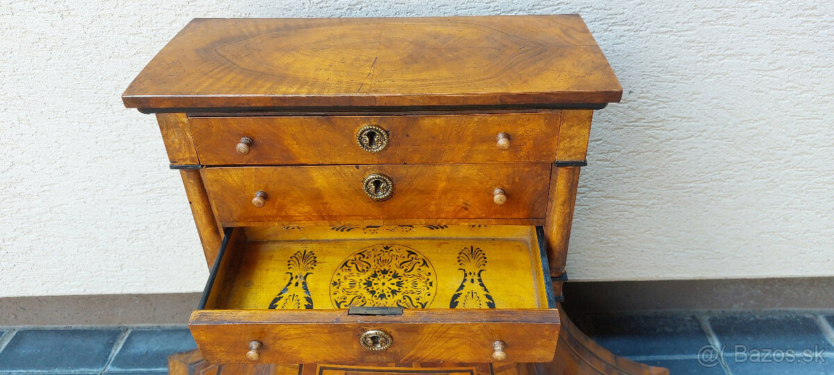 BIEDERMEIER KOMODA