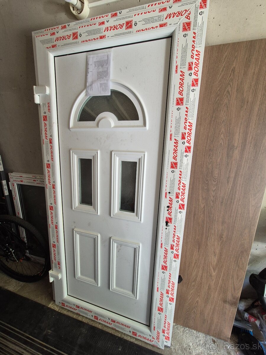 Vchodove dvere 90L